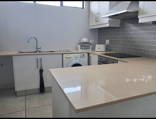 2 BEDROOM TOWNHOUSE FOR SALE IN PALM LAKES ESTATE